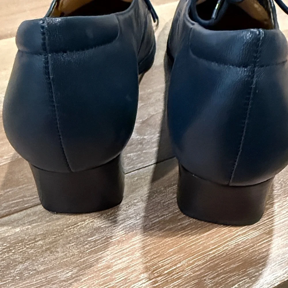 Trotters  Navy Leather Heels sz 8 1/2 N